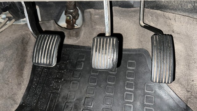 Second-hand 2015 Hyundai i10 Sportz 1.1L for sale in Lucknow-14