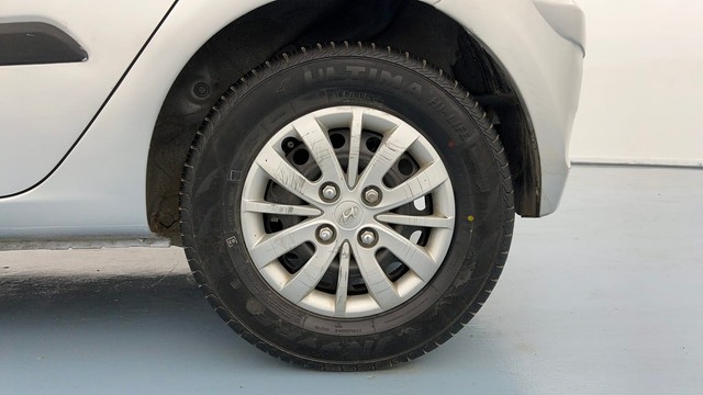 Second-hand 2015 Hyundai i10 Sportz 1.1L for sale in Lucknow-19