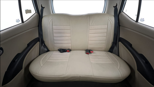 Second-hand 2015 Hyundai i10 Sportz 1.1L for sale in Lucknow-23