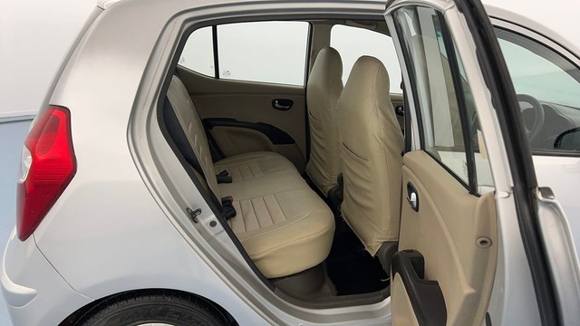 Second-hand 2015 Hyundai i10 Sportz 1.1L for sale in Lucknow-27