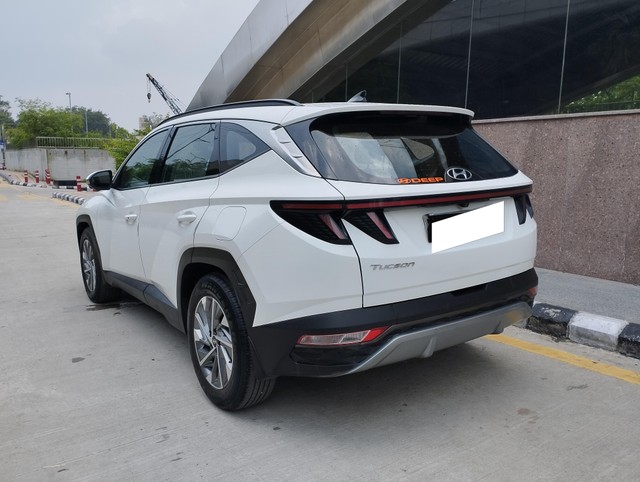 Second-hand 2023 Hyundai Tucson Signature Diesel AT for sale in New Delhi-9