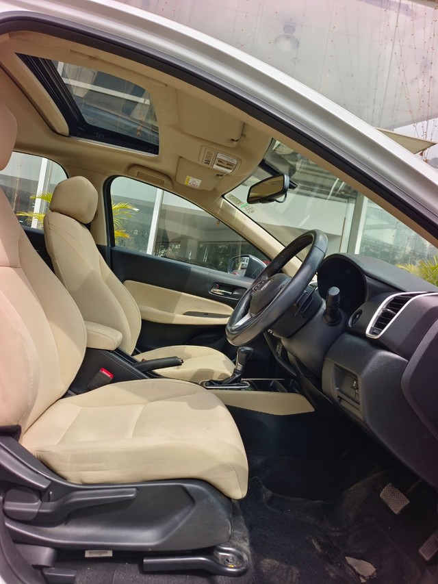 Second-hand 2020 Honda City VX CVT for sale in Bangalore-6