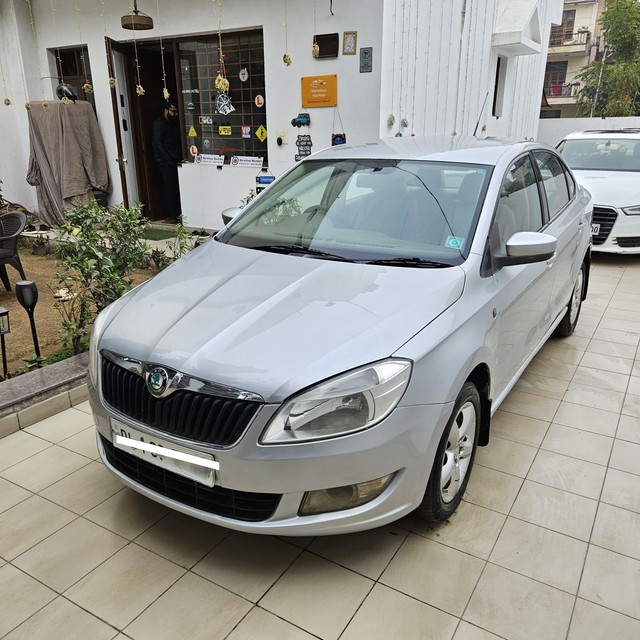 Skoda Rapid 1.6 MPI AT Elegance Second-hand 2013 Skoda Rapid 1.6 MPI AT Elegance for sale in Gurgaon-2