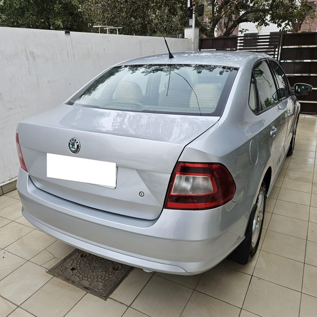 Skoda Rapid 1.6 MPI AT Elegance Second-hand 2013 Skoda Rapid 1.6 MPI AT Elegance for sale in Gurgaon-7