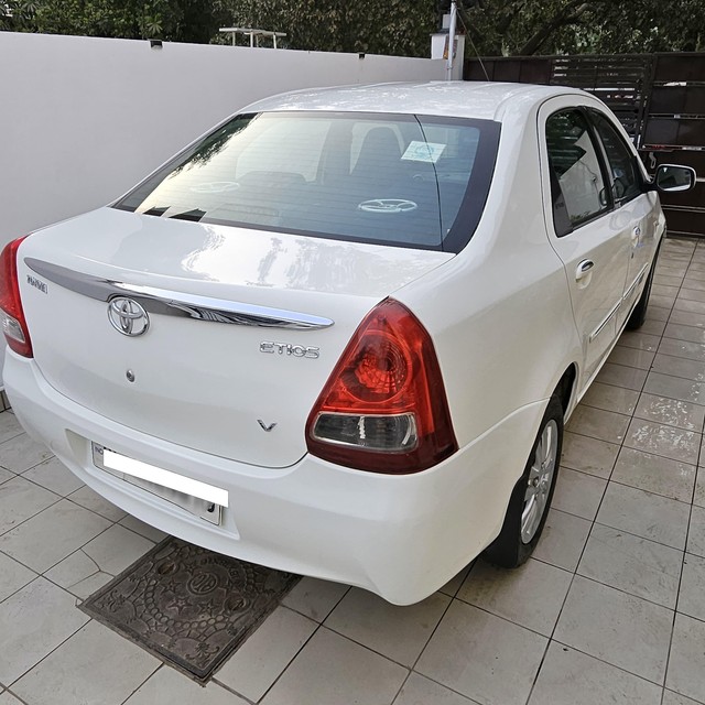 Second-hand 2011 Toyota Etios V for sale in Gurgaon-8