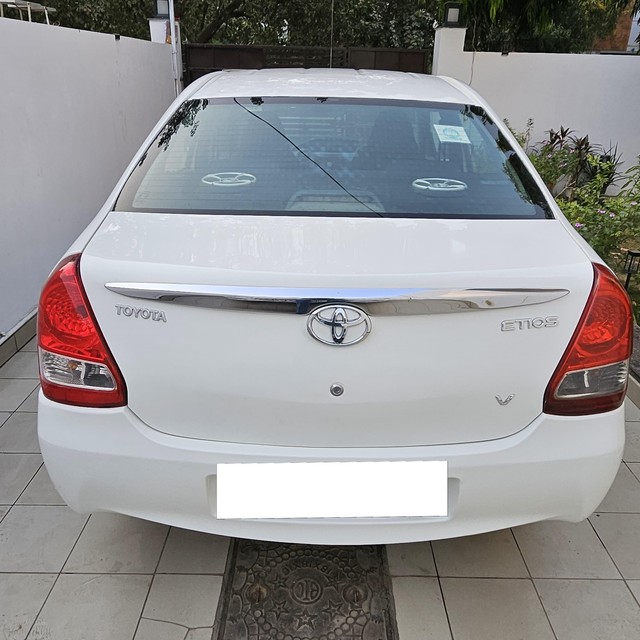 Second-hand 2011 Toyota Etios V for sale in Gurgaon-1