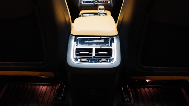 Second-hand 2023 Volvo XC90 B5 AWD Mild hybrid Ultra for sale in New Delhi-17