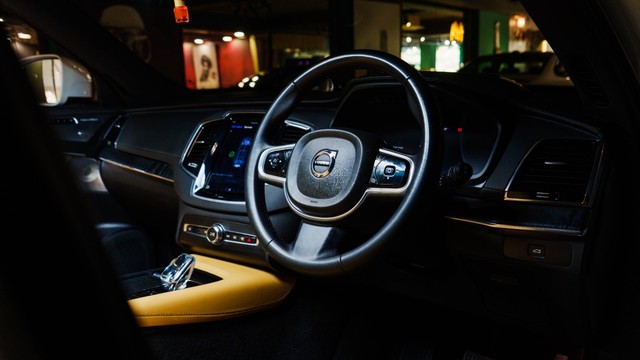 Second-hand 2023 Volvo XC90 B5 AWD Mild hybrid Ultra for sale in New Delhi-16