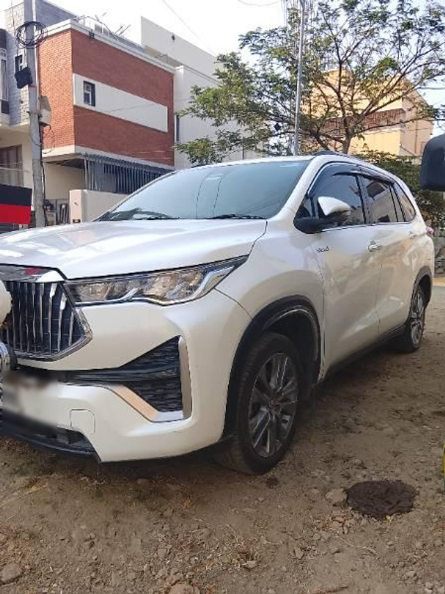 Second-hand 2024 Toyota Innova Hycross ZX Hybrid for sale in Chennai-3