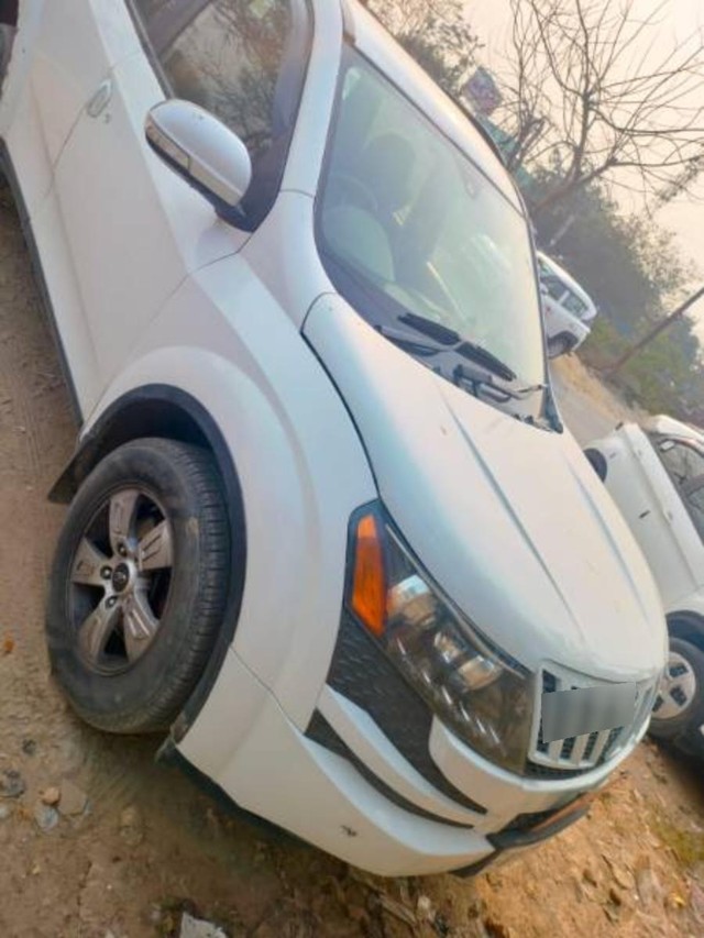 Mahindra XUV500 W8 2WD Second-hand 2015 Mahindra XUV500 W8 2WD for sale in Deoria-3