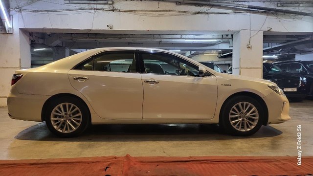 Second-hand 2016 Toyota Camry Hybrid for sale in Mumbai-4