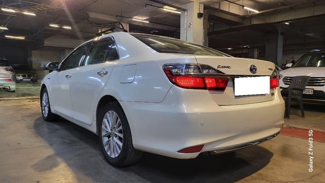 Second-hand 2016 Toyota Camry Hybrid for sale in Mumbai-12