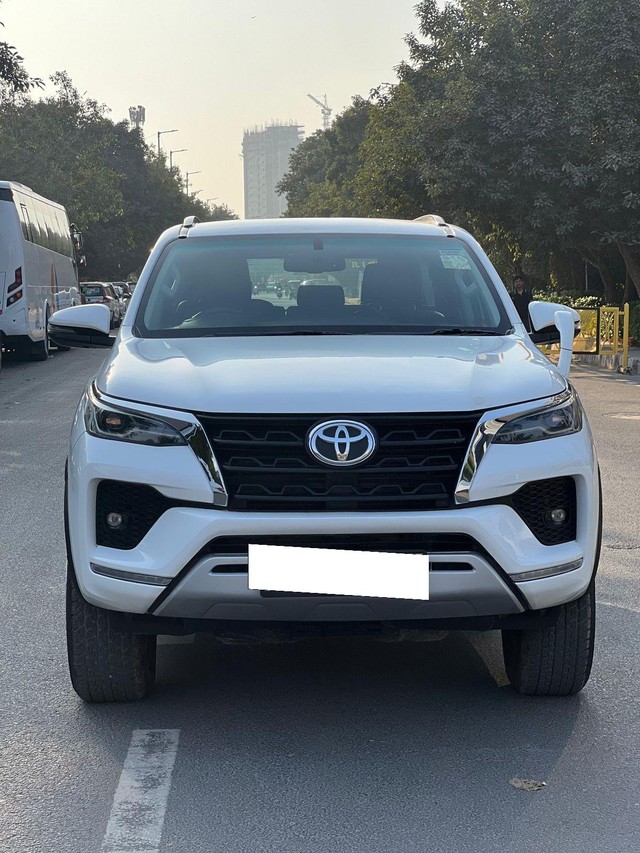 Second-hand 2021 Toyota Fortuner 2.8 2WD AT for sale in New Delhi-3