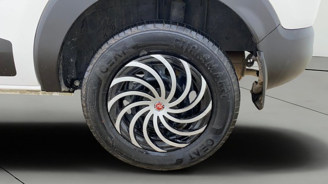 Second-hand 2023 Renault Triber RXT for sale in Ahmedabad-28