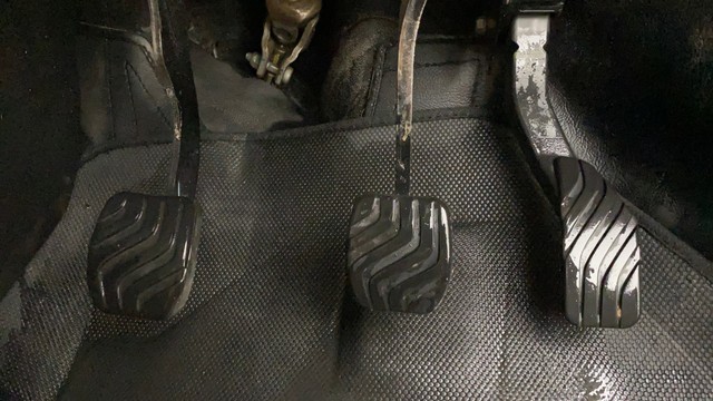 Second-hand 2023 Renault Triber RXT for sale in Ahmedabad-24