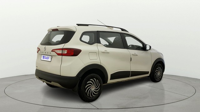 Second-hand 2023 Renault Triber RXT for sale in Ahmedabad-13