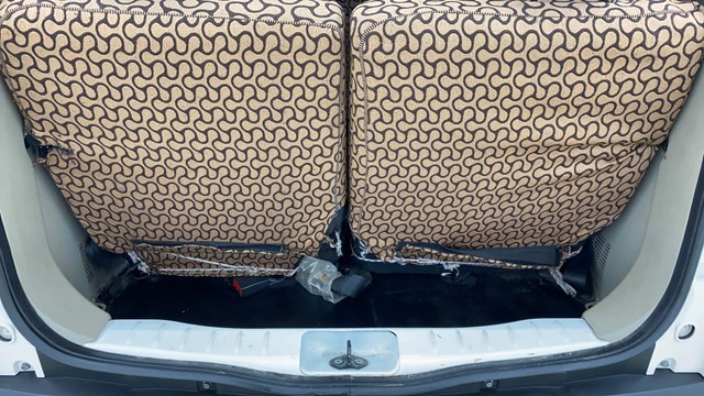 Second-hand 2023 Renault Triber RXT for sale in Ahmedabad-20