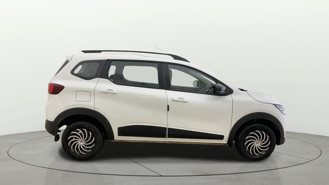 Second-hand 2023 Renault Triber RXT for sale in Ahmedabad-12