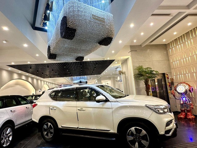Second-hand 2019 Mahindra Alturas G4 4X4 AT BSIV for sale in New Delhi-12