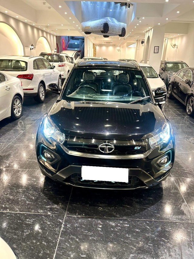 Second-hand 2022 Tata Nexon EV XZ Plus Dark Edition for sale in New Delhi-5