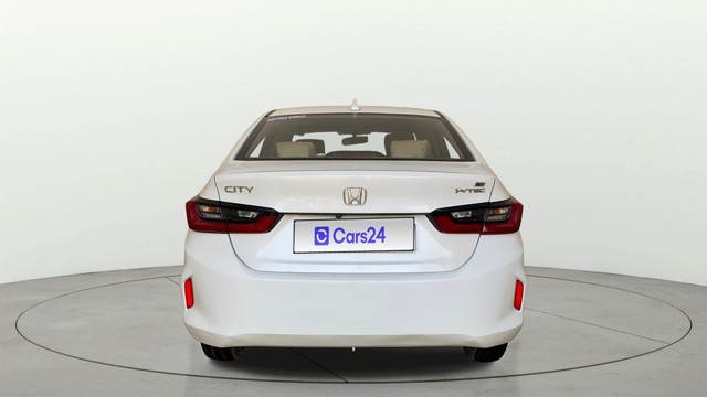 Second-hand 2021 Honda City V MT for sale in Ahmedabad-15