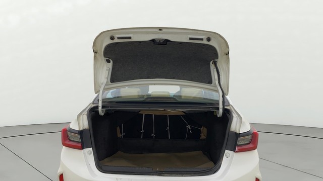 Second-hand 2021 Honda City V MT for sale in Ahmedabad-3