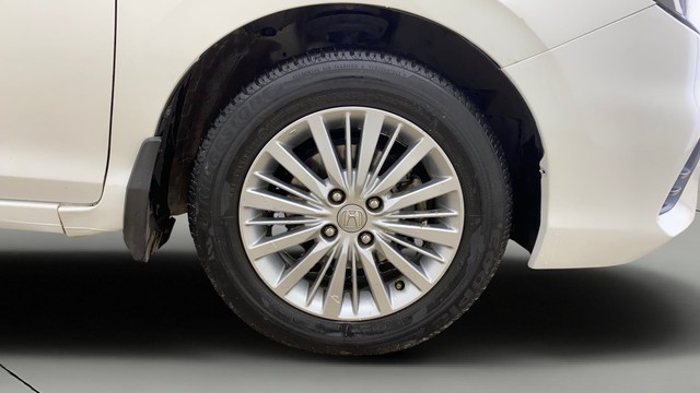 Second-hand 2021 Honda City V MT for sale in Ahmedabad-27