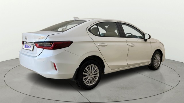 Second-hand 2021 Honda City V MT for sale in Ahmedabad-14