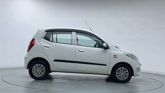 Second-hand 2015 Hyundai i10 Sportz 1.1L for sale in New Delhi-2