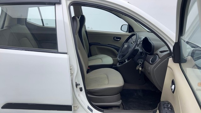 Second-hand 2015 Hyundai i10 Sportz 1.1L for sale in New Delhi-15