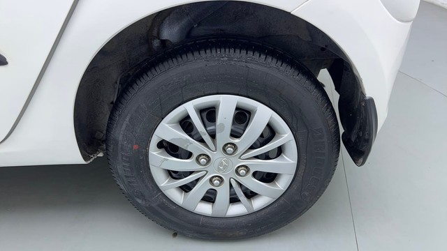 Second-hand 2015 Hyundai i10 Sportz 1.1L for sale in New Delhi-19