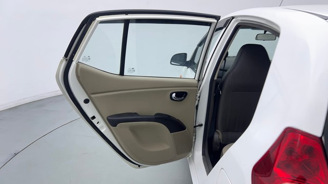 Second-hand 2015 Hyundai i10 Sportz 1.1L for sale in New Delhi-24