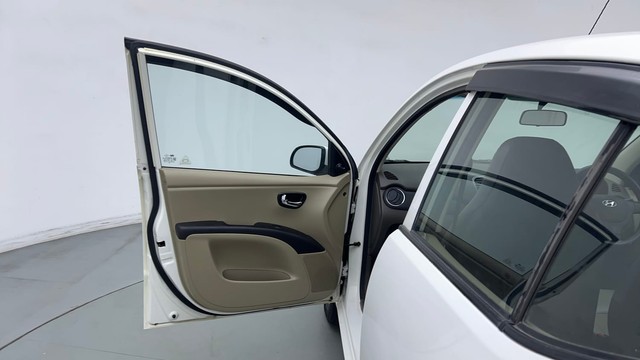 Second-hand 2015 Hyundai i10 Sportz 1.1L for sale in New Delhi-31