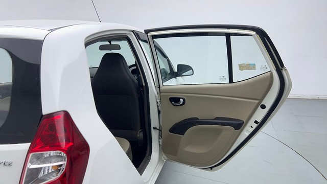 Second-hand 2015 Hyundai i10 Sportz 1.1L for sale in New Delhi-23
