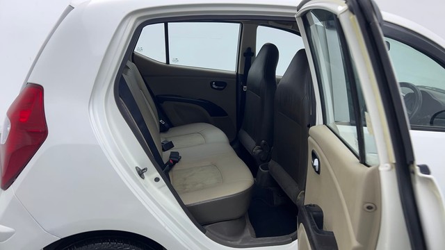 Second-hand 2015 Hyundai i10 Sportz 1.1L for sale in New Delhi-32