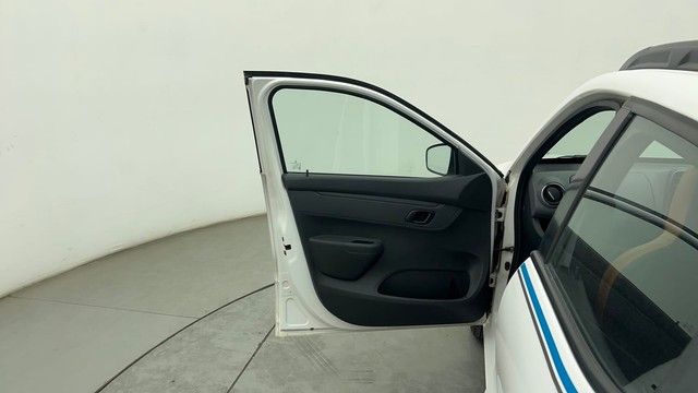 Second-hand 2016 Renault KWID 1.0 AMT RXT for sale in Chennai-39