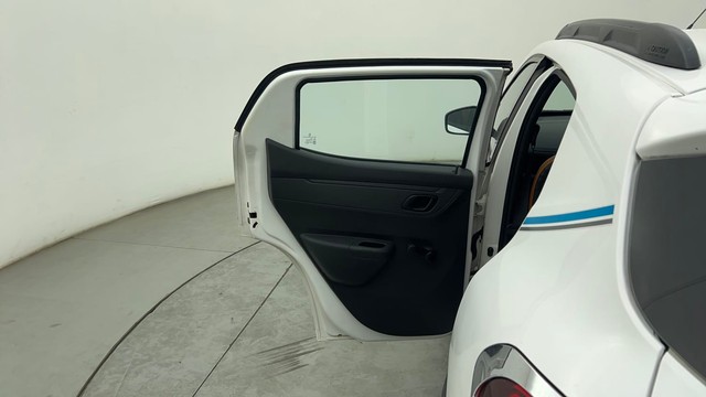 Second-hand 2016 Renault KWID 1.0 AMT RXT for sale in Chennai-34