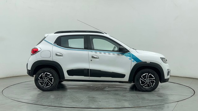 Second-hand 2016 Renault KWID 1.0 AMT RXT for sale in Chennai-2