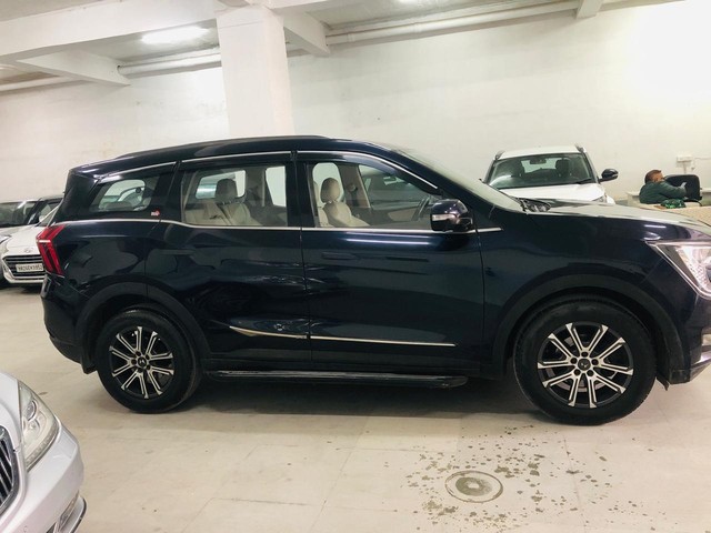 Second-hand 2022 Mahindra XUV700 AX7 Diesel AT BSVI for sale in New Delhi-2