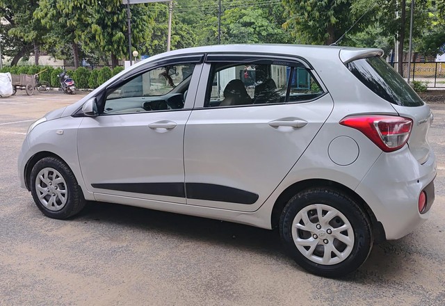 Hyundai Grand i10 1.2 Kappa Magna AT Second-hand 2017 Hyundai Grand i10 1.2 Kappa Magna AT for sale in Gurgaon-4