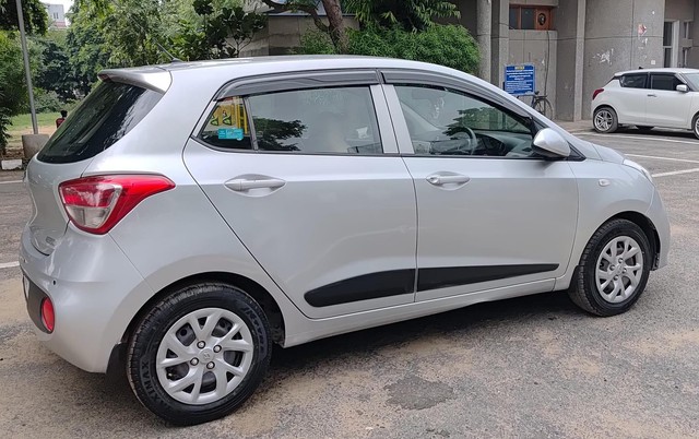 Hyundai Grand i10 1.2 Kappa Magna AT Second-hand 2017 Hyundai Grand i10 1.2 Kappa Magna AT for sale in Gurgaon-7