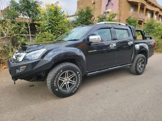 Second-hand 2017 Isuzu D-Max 4X4 for sale in Pune-3