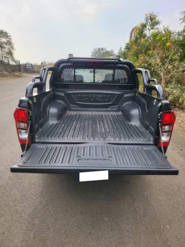 Second-hand 2017 Isuzu D-Max 4X4 for sale in Pune-2