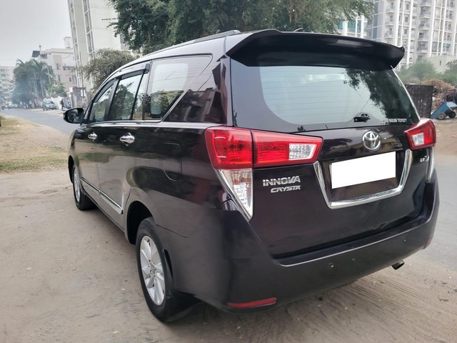 Second-hand 2017 Toyota Innova Crysta 2.4 VX MT BSIV for sale in Vadodara-8