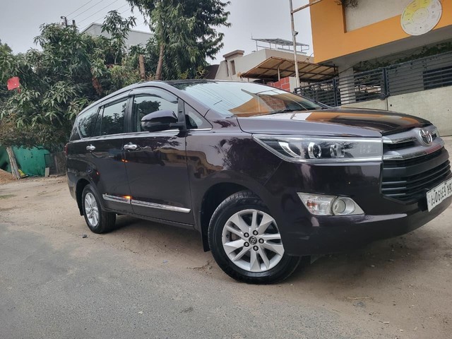 Second-hand 2017 Toyota Innova Crysta 2.4 VX MT BSIV for sale in Vadodara-7