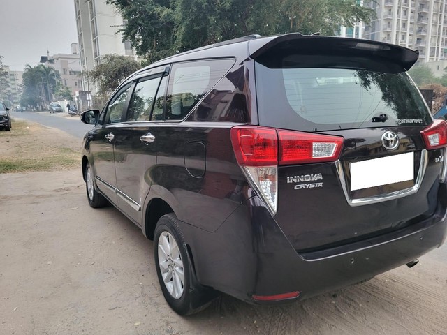 Second-hand 2017 Toyota Innova Crysta 2.4 VX MT BSIV for sale in Vadodara-9