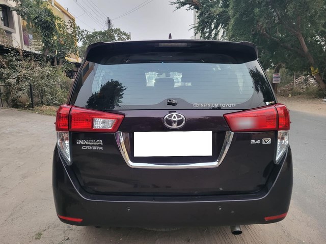 Second-hand 2017 Toyota Innova Crysta 2.4 VX MT BSIV for sale in Vadodara-2
