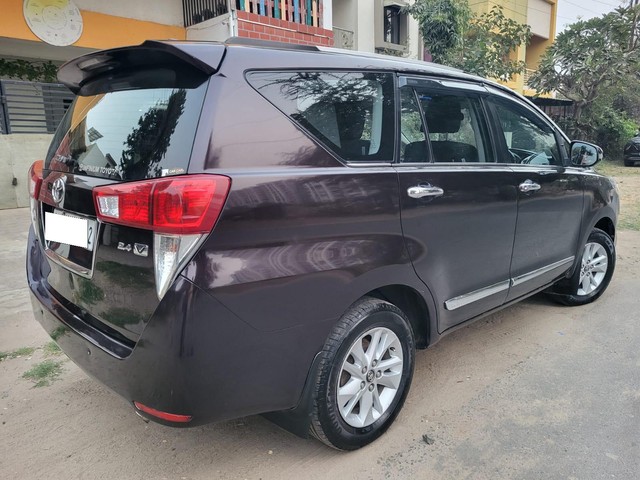 Second-hand 2017 Toyota Innova Crysta 2.4 VX MT BSIV for sale in Vadodara-1