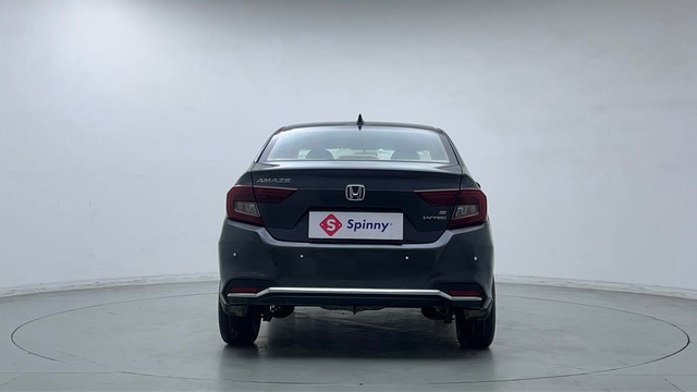 Second-hand 2022 Honda Amaze VX CVT Petrol for sale in Noida-4