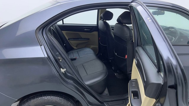 Second-hand 2022 Honda Amaze VX CVT Petrol for sale in Noida-29